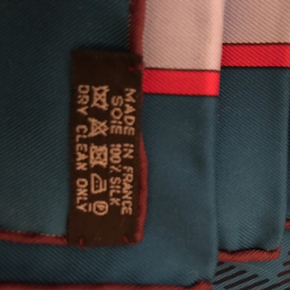 Hermès silk scarf - Picture 3 of 4